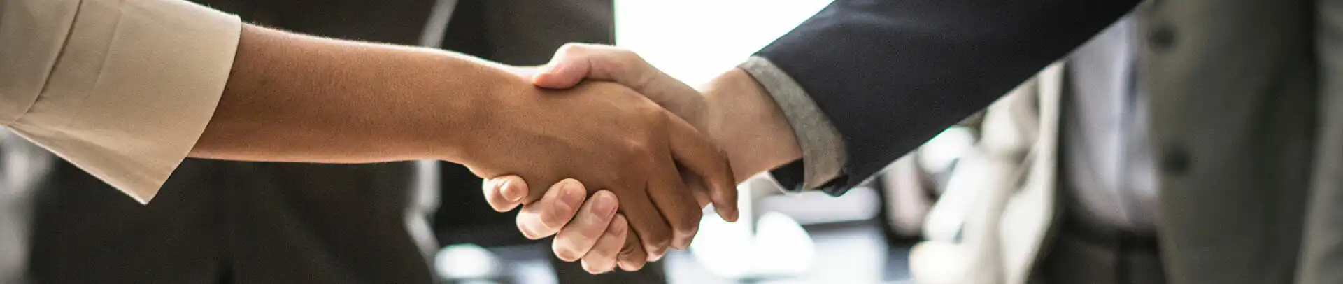 34Shakehands_1920X406